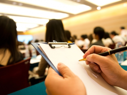 Jingles: Implementación, evaluación y seguimiento de estándares mínimos