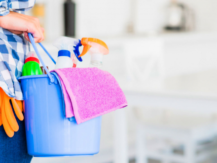 Recomendaciones prácticas de bioseguridad para el regreso al trabajo para servicios domésticos empleada en casa