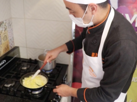 Pescado en salsa tres cebollas